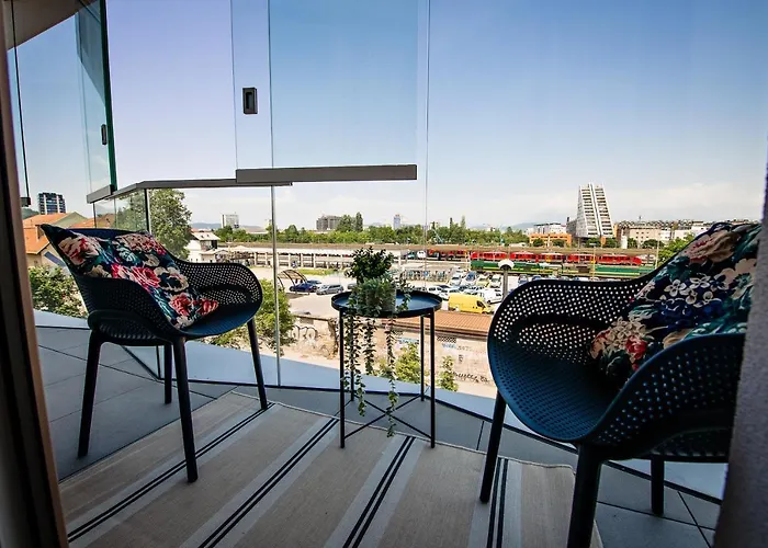 Sodoben Apartma V Centru Ljubljane Apartament Lublana