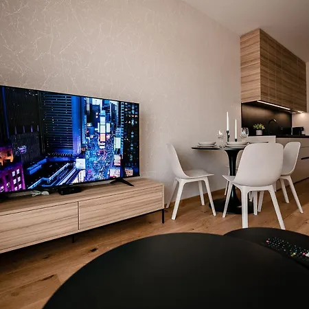 Sodoben Apartma V Centru Ljubljane Appartamento Lubiana